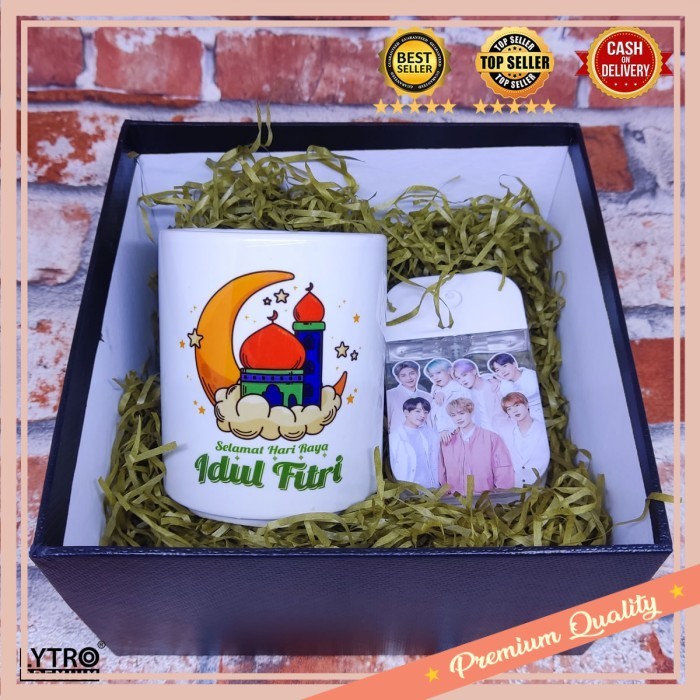 

Hampers Lebaran Unik Lucu Murah Keren buat Pacar / Parcel - Hampers Lebaran Idul Fitri Mug Keramik + Handsanitizer Custom
