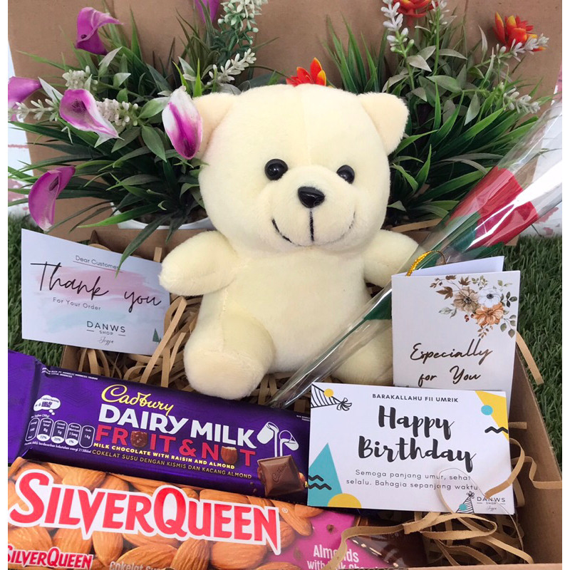 

Hadiah/Gift Box Boneka Mini Bear/Hampers/Kado Ulang Tahun/Valentine/Wisuda/Pernikahan /New Product 2025
