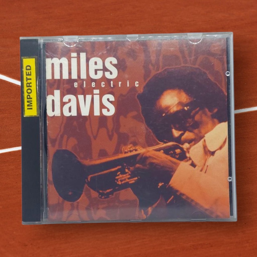 CD Audio Musik-  Miles Davis - Electric -  Tanpa Cover Belakang