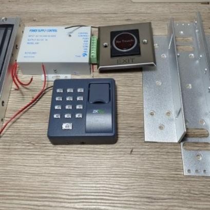 

paket access door plus pemasangan dan material instalasi