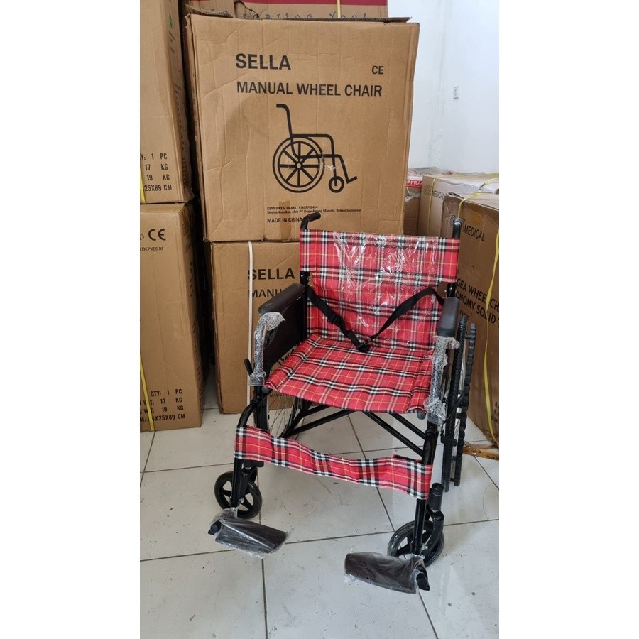 Kursi Roda Travelling Motif Sella Ky809-46 Cat Besi Hitam Ban Mati