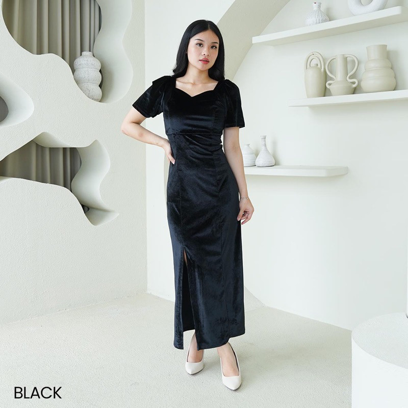 YASUI - Candice Velvet Maxi Dress | Dress Pesta Mewah Elegant | A05 By Aura Style