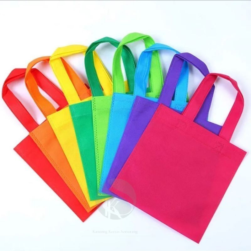 

HEMAT PLASTIK! Tas Spunbond / Tas goodie bag murah 25x10x35 20x8x26 press / spunbun / tas kain / bento / Shopping bag