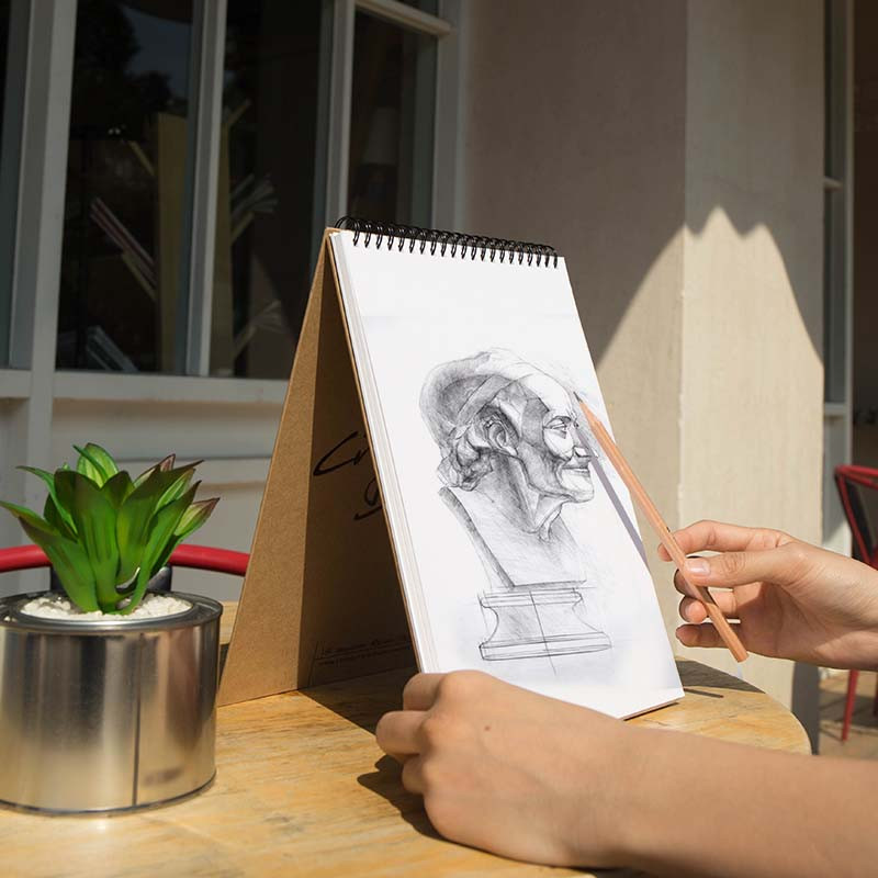 

DELI013 Buku Gambar Hard Cover 40 Lembar 110 Gsm