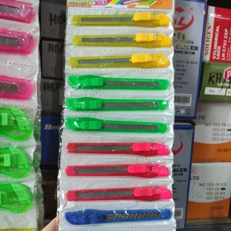 

(wk acc) pisau cutter kecil harga 1pc / pisau cutter / Cutter Mini Kecil Murah Pisau Cutter Kater Harga per Pcs Murah Kater / Pisau Tajam Praktis Simple / PISAU CUTTER KECIL BENING PLASTIK WARNA WARNI RENCENG 1 LEMBAR ISI SATUAN