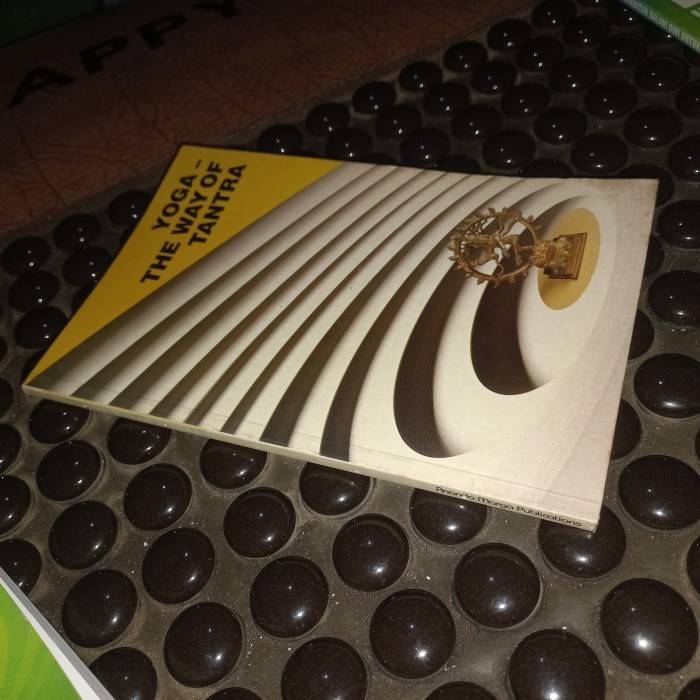 Buku Yoga The Way Of Tantra