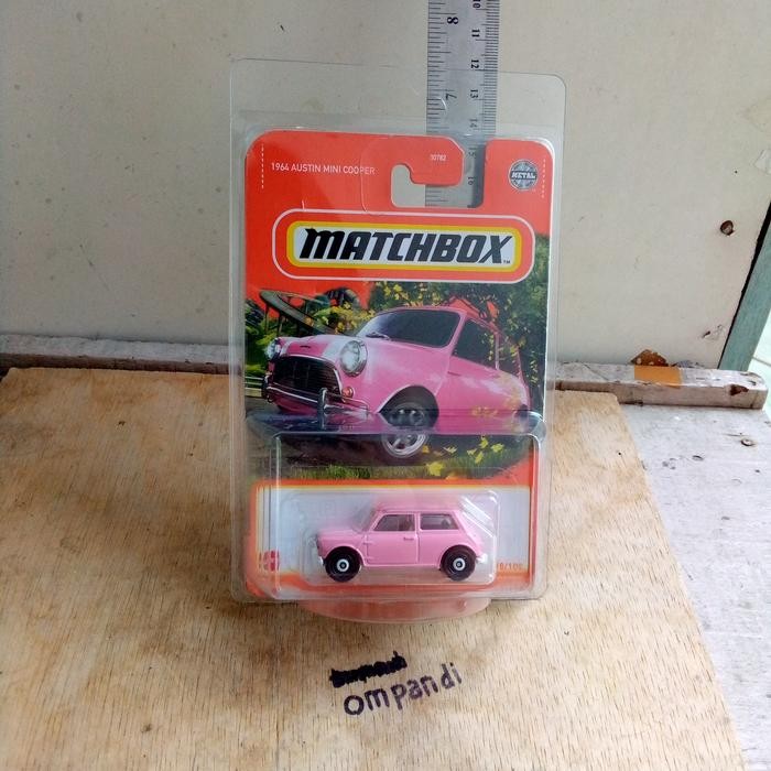 EO99 matchbox austin mini cooper pink