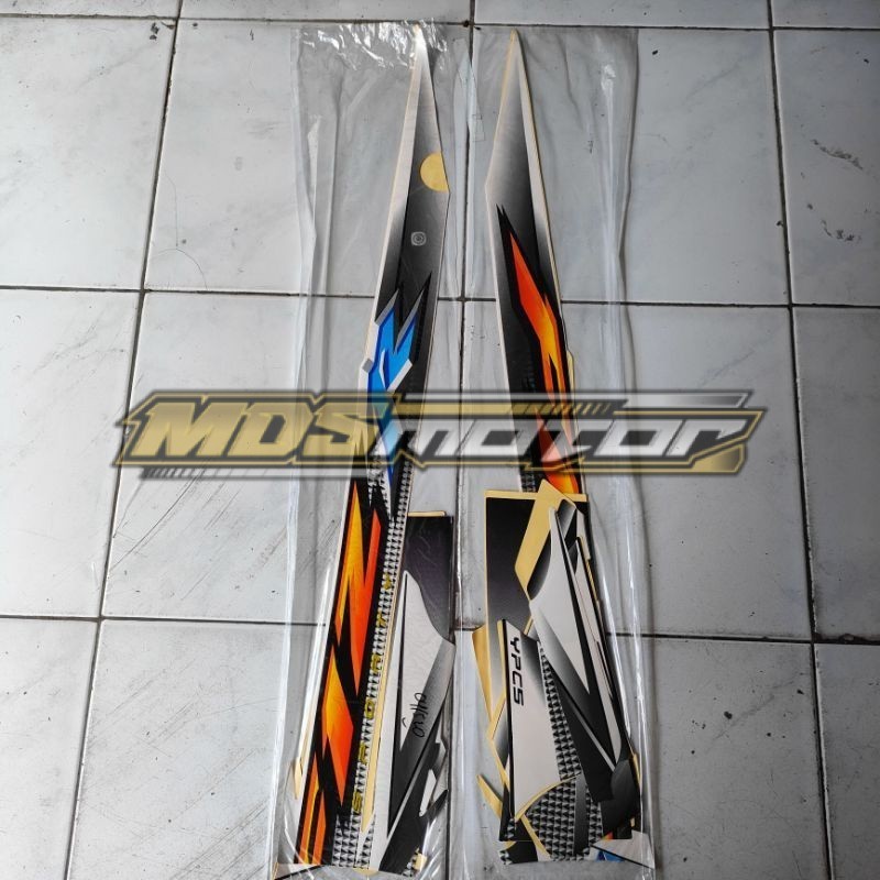 STRIPING STICKER FIZ R TAHUN 2004 HITAM PUTIH