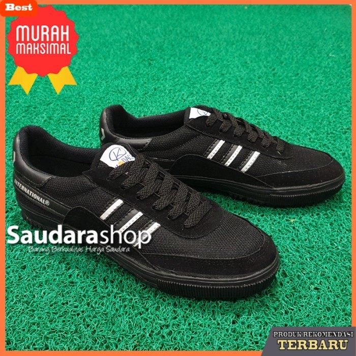 rekomendasi sepatu olahraga brand lokal Sepatu Kodachi 8116 Black Silver / Kodachi Badminton Hitam S