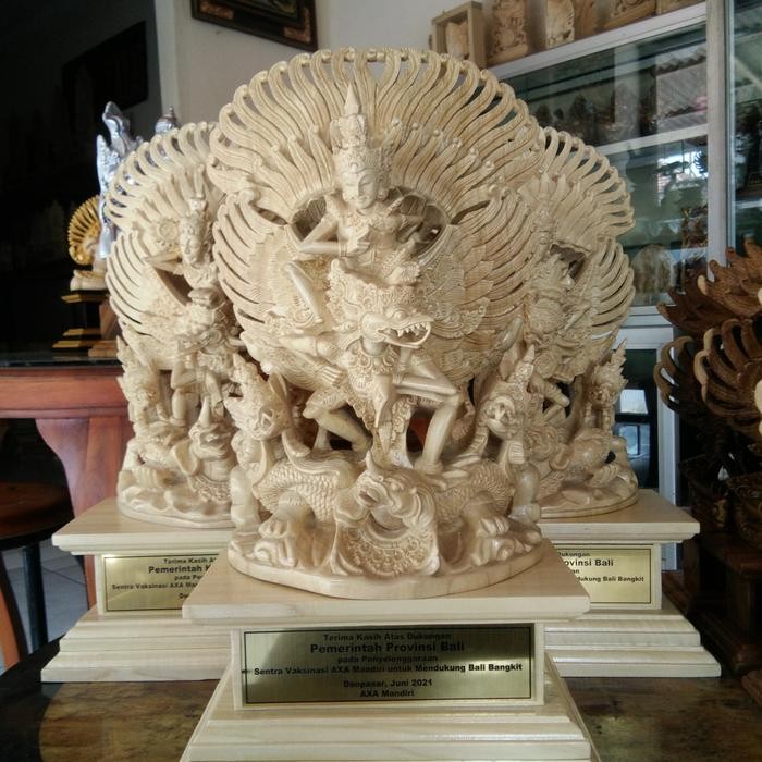 Patung Garuda Wisnu Kencana