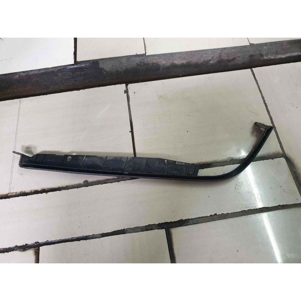 list bawah lampu depan kiri Mercy Mercedes W202 C180