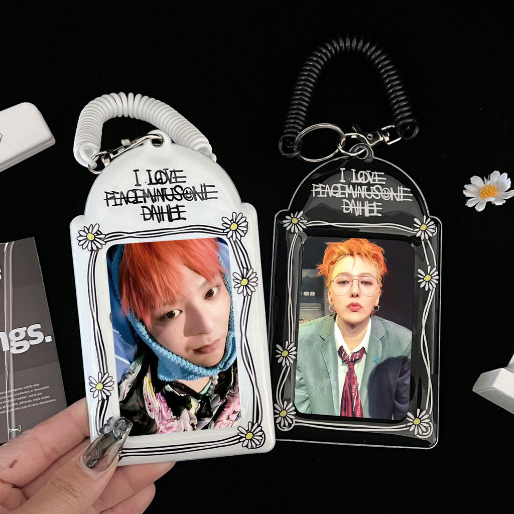 

Tempat Kartu Daisy Bigbang G-Dragon Star Chasing Aidou Tempat Kartu Makan Kampus GD PEACEMINUS ONE PVC Card Hold Photocard GDRAGON BIGBANG