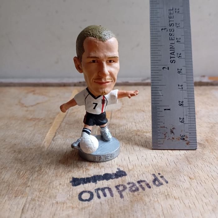EO99 figure action pemain bola Beckham