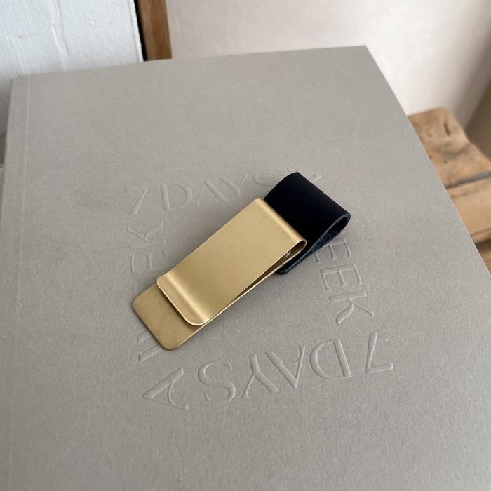 

AHHA Pen Holder / Tempat Pulpen / Pen Sleeve / Pen Holder Organizer / Leather Pen Holder / CLIP PEN HOLDER (brass) - Black