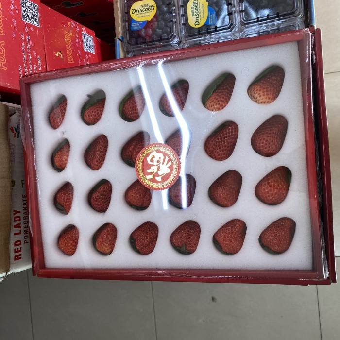 

Strawberry super red gift box imlek fresh