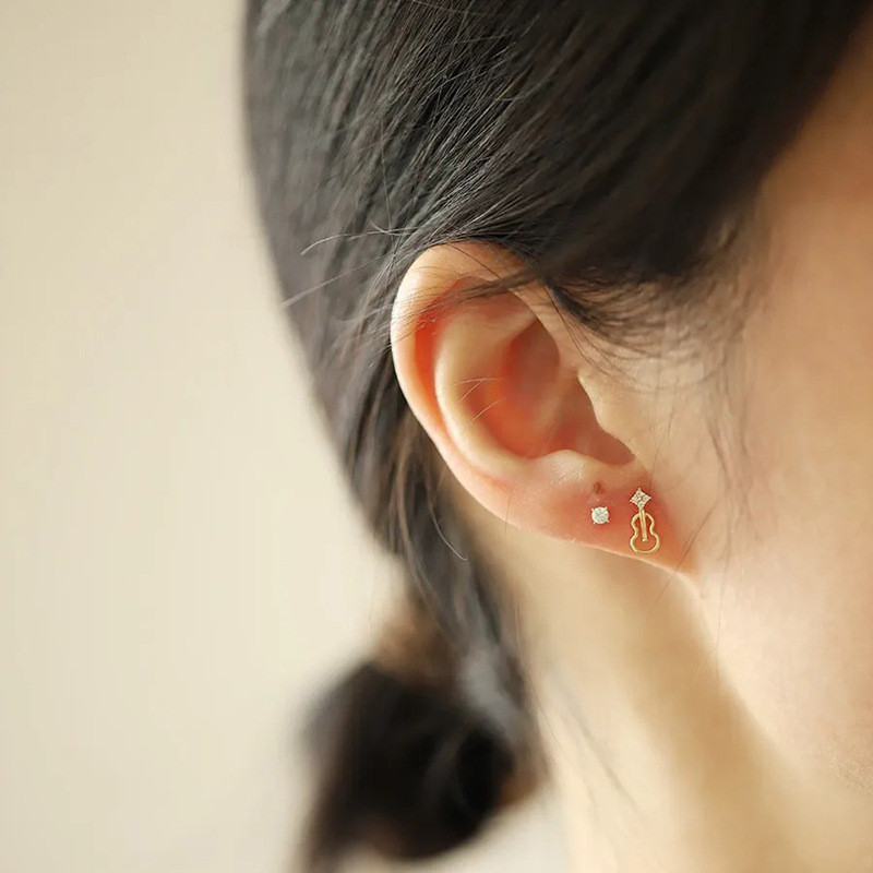 AyleeAnting Kancing Logam Nada Biola Dengan Berlian Anting Pejantan Asimetris Perak Wanita B826