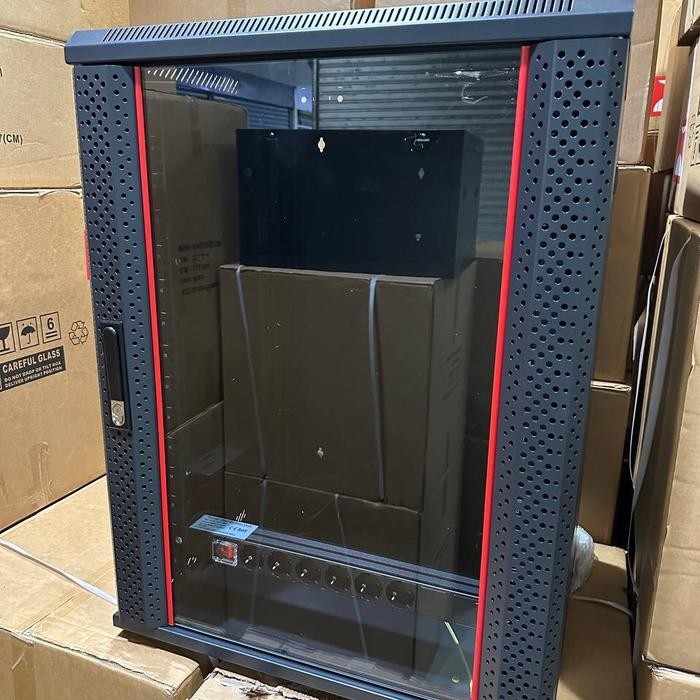 

wallmount rack 15U single door