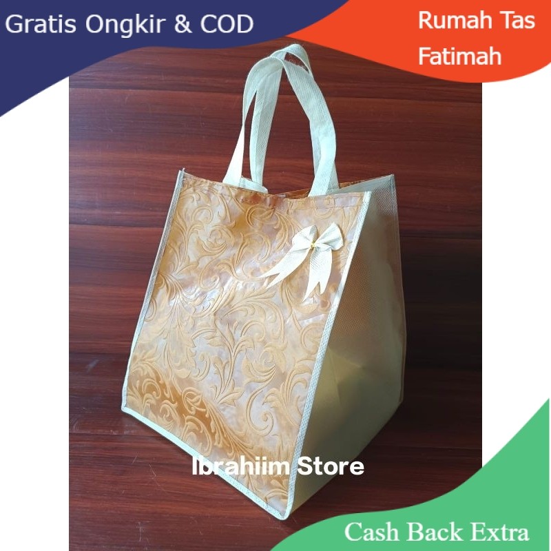 

Promo (ECER) TAS HAJATAN PITA EMBOS MEWAH UKURAN 22*22 By Rumah Tas Fatimah