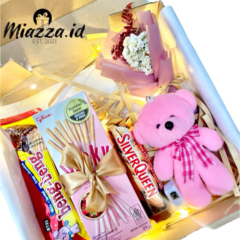 

Hampers Snack Box Cokelat Kado Ulang Tahun Wisuda Hadiah Pacar Gift Box Buket Murah Jajan Skripsi Sempro Valentine Hari Guru Hari Ibu Anniversary Cewek Cowok Set Kado Murah Unik Bermanfaat /New Product 2025