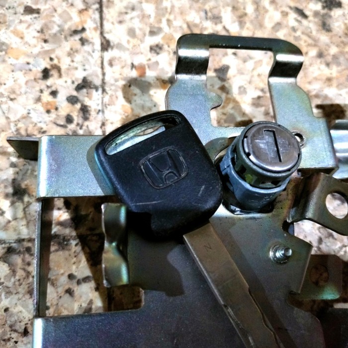 Kunci Pintu Depan Kiri Jazz GD3 2003-2008 Original