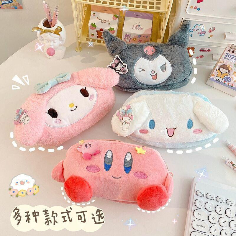 

4ds! PENSIL CASE SANRIO MELODY TEMPAT KOSMETIK PENSIL SERBAGUNA DOMPET MELODY PANJANG BULU POM2