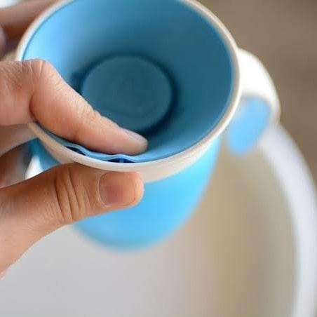 Munchkin 7 oz miracle 360° training cup WITH LID - Biru