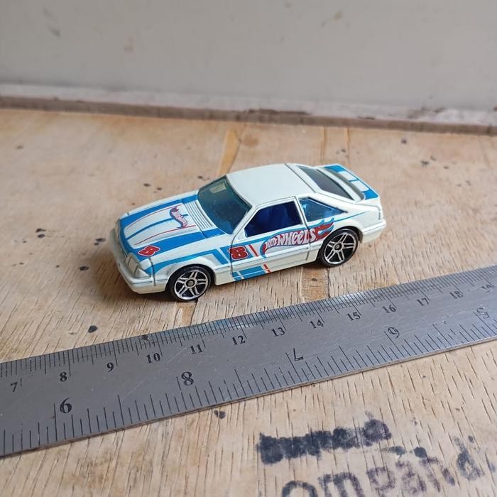EO99 hot wheels diecast Ford Mustang
