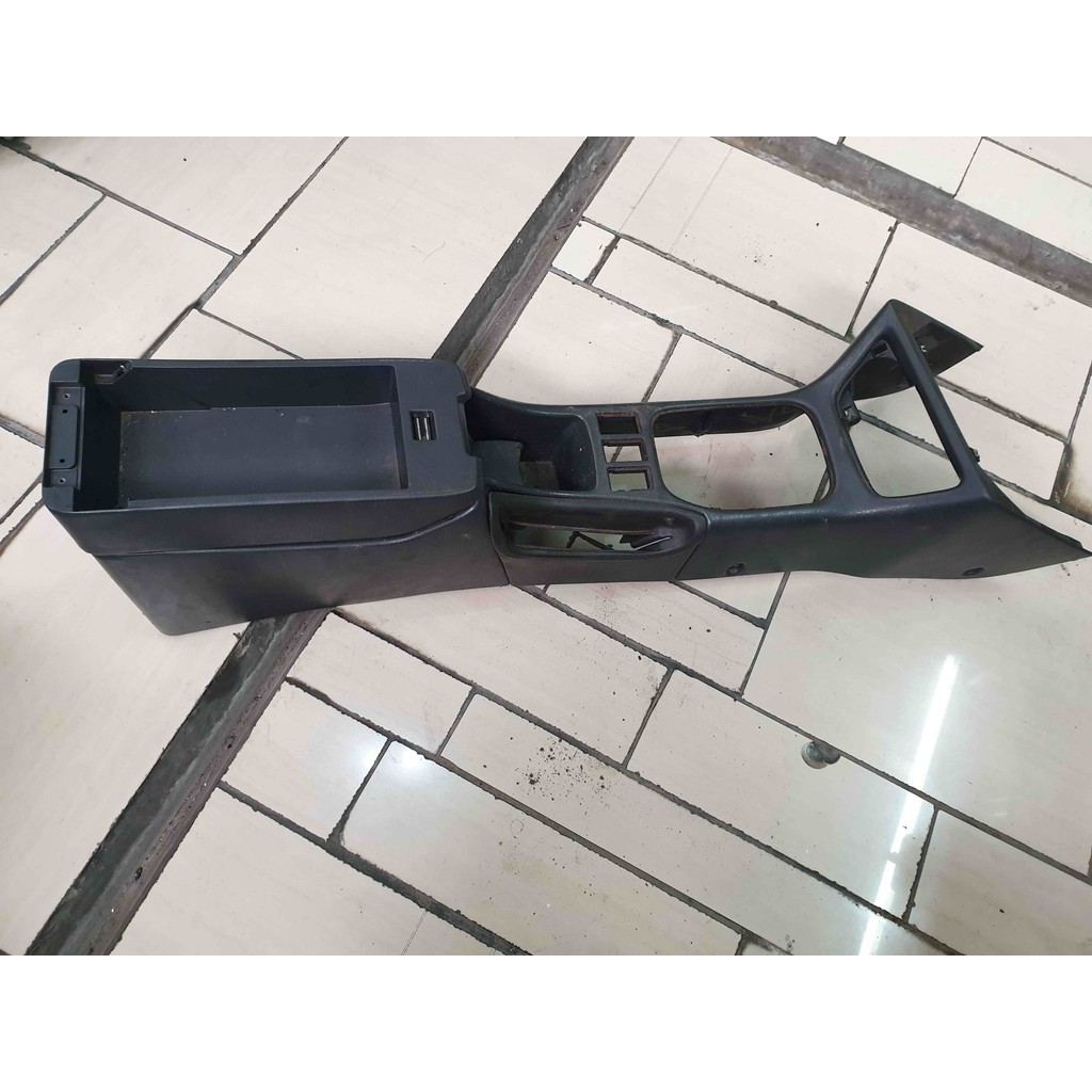 Konsol tengah sandaran tangan Toyota Corona Absolut ABS 1995