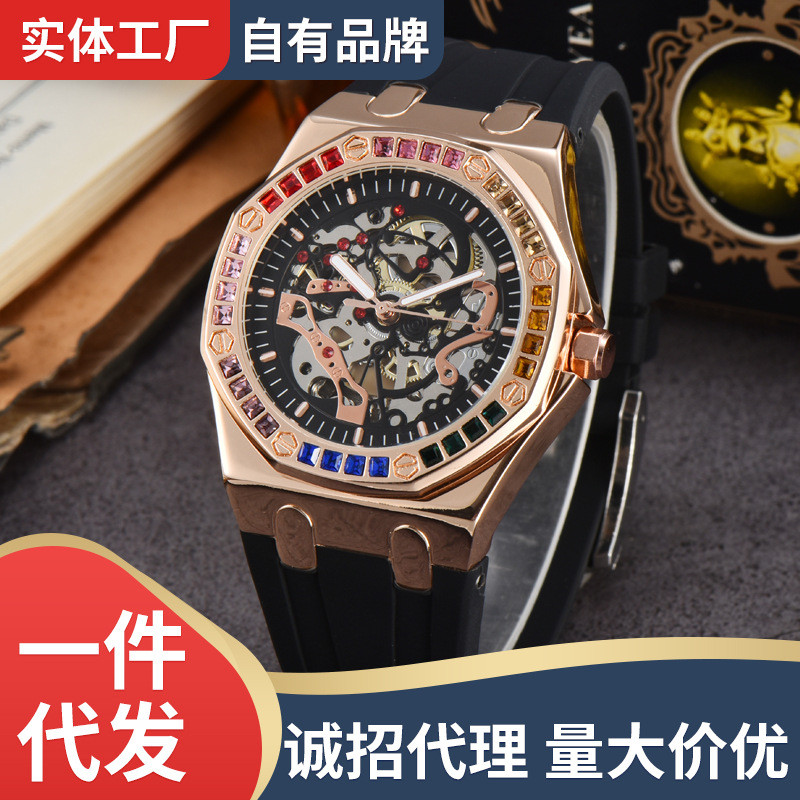 

2024 Jam Tangan Mekanik Imitasi Berlian Pelangi Fashion Terlaris untuk Pria dengan Tali Silikon Tahan Air Grosir dari Produsen
