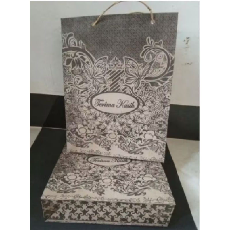 

TAS PAPERBAG MOTIF BATIK 50 PCS