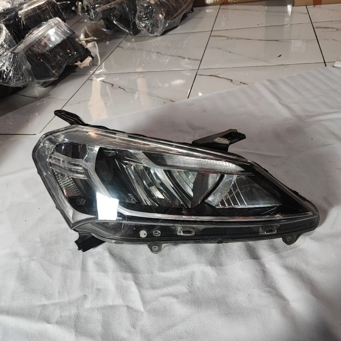 Head lamp Lampu depan Headlamp Kanan Original Daihatsu Sirion 2018 2019 2020 2021