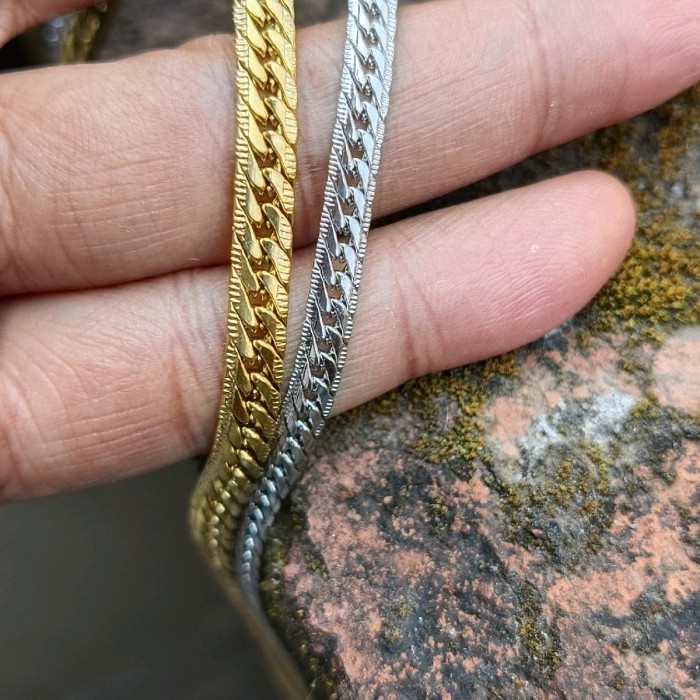 Kalung Titanium Sisik Naga besar Rantai Panjang Elegan - Tahan Lama dan Nyaman Digunakan