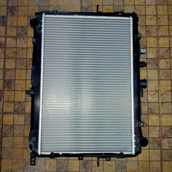 Radiator Mazda E2000