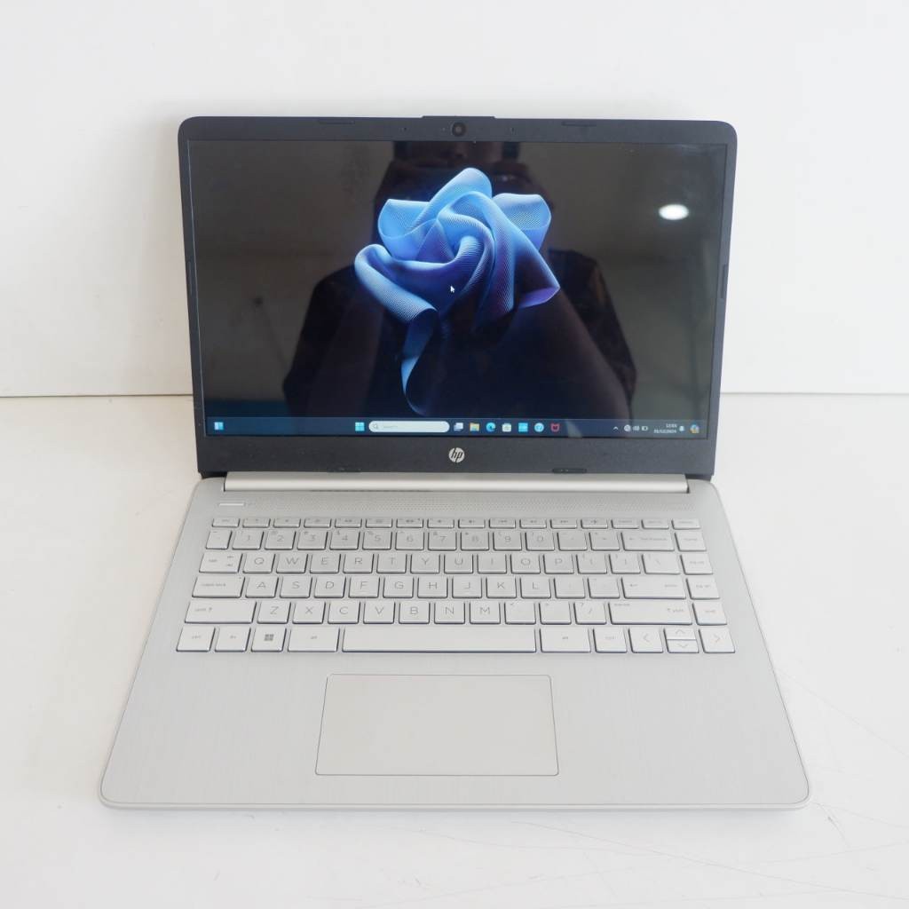 Laptop HP 14s-cf2075TU Intel Core i3-10110U Ram 8Gb Ssd 256Gb Siap Pakai