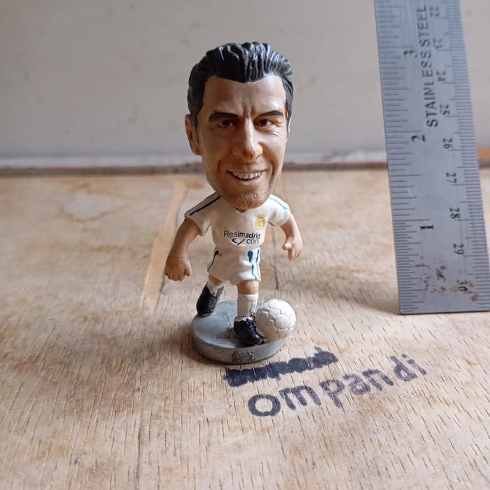 EO99 figure action pemain bola figo