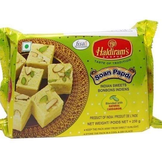 

Soan Papdi Cardamom Pistachio Almond Haldiram Yumkeenz Sweets / Manisan India Arumanis Kapulaga Haldirams 250g
