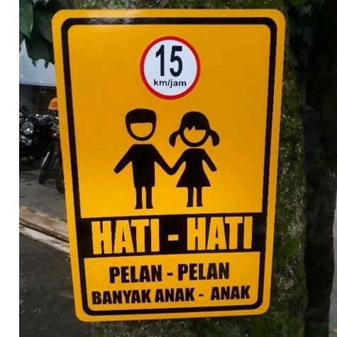 Rambu peringatan "hati hati banyak anak anak (M1)