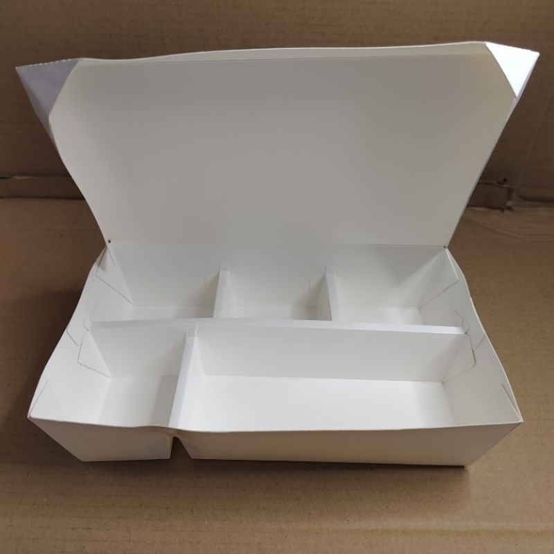 

kotak nasi sekat 3 dan 5 ergo per kotak BY JJS