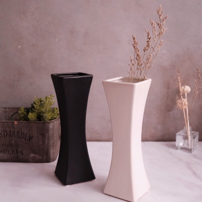 

Vas Hanae - Pot bunga vase Impor dekorasi Pajangan Meja & Rumah - Putih