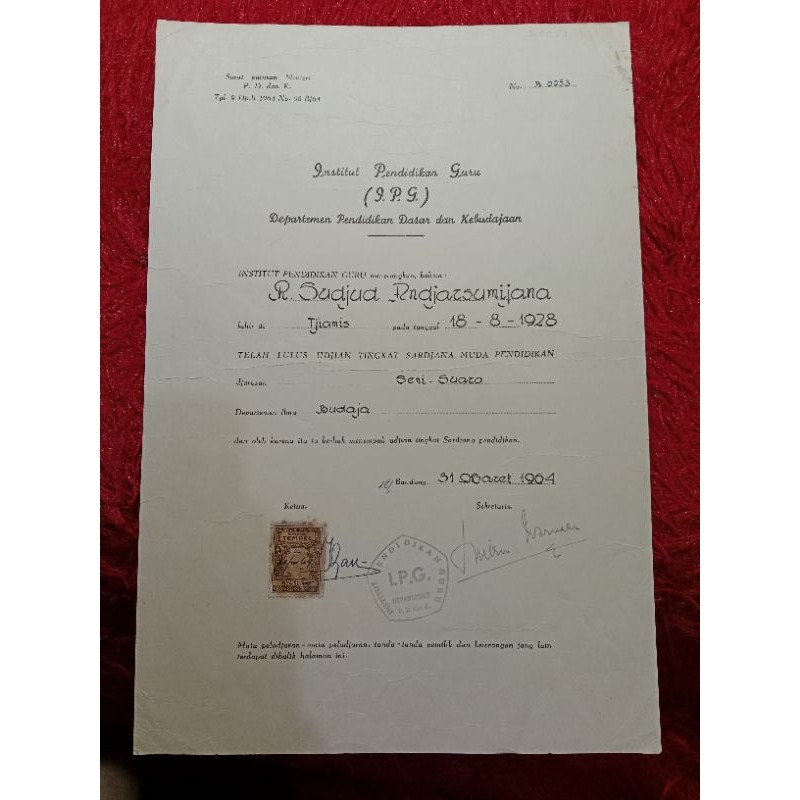 

Dokumen Jadul Institut Pendidikan GURU Tahun 1964 USED