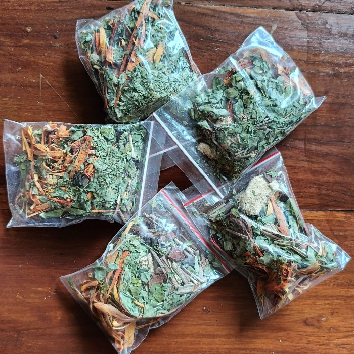 

Wedang Kelor Jahe Secang Pekak Sereh|AsamUrat|Rematik|Kolestrol|Kanker - 1 pcs