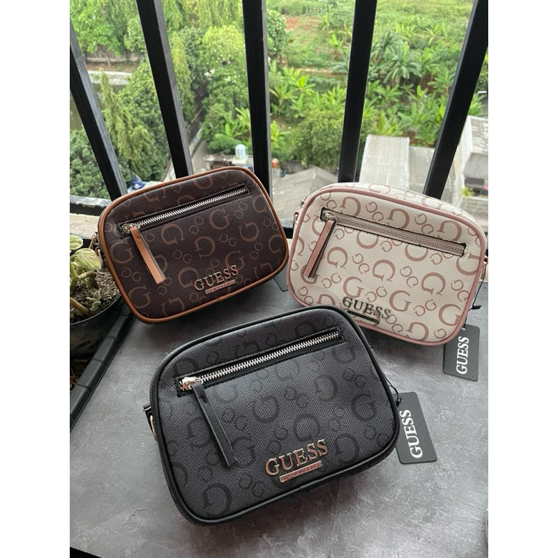 Tas Guess Tas slempang wanita camera bag small