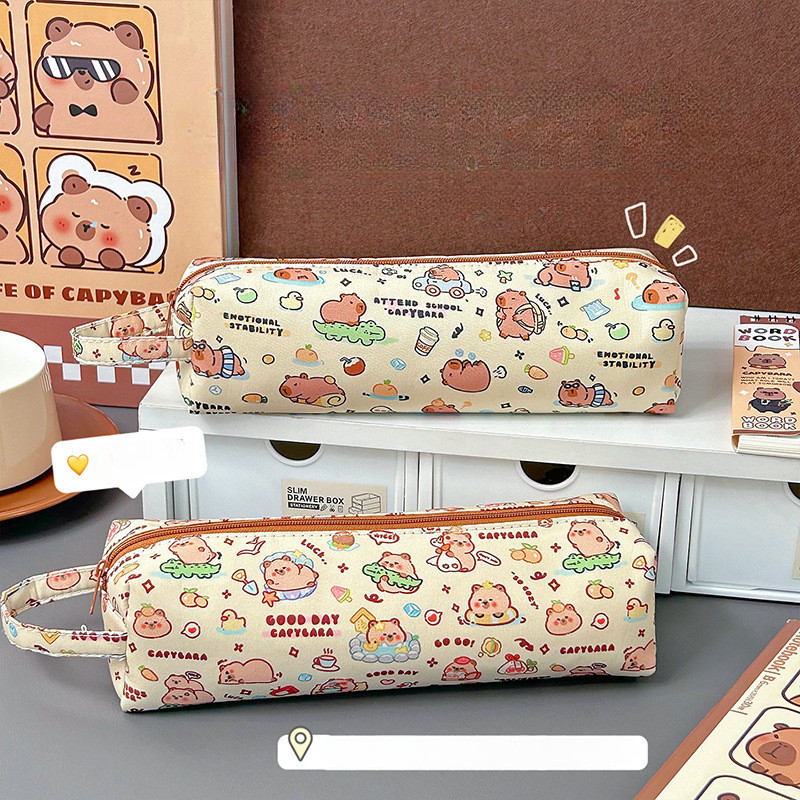 

davedesign #ST162 KOTAK PENSIL ANAK SEKOLAH IMPORT PREMIUM KARAKTER CAPYBARA TEMPAT PENSIL SILINDER KAIN KANVAS PENSIL CASE LUCU SERBA GUNA