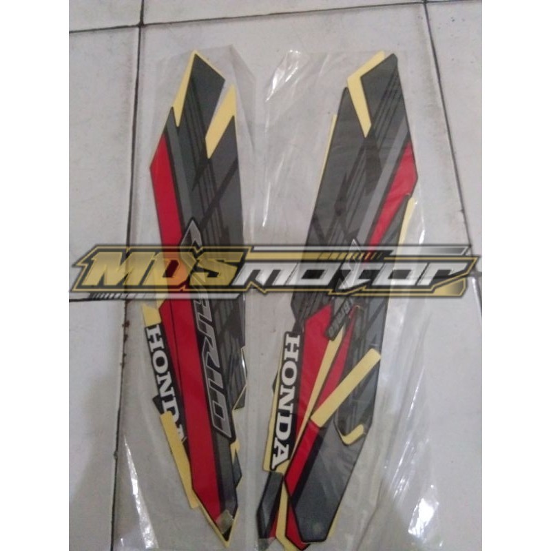 Striping lis sticker motor standar honda vario led 125 2017 2018 hitam lis merah stiker vario 125 20