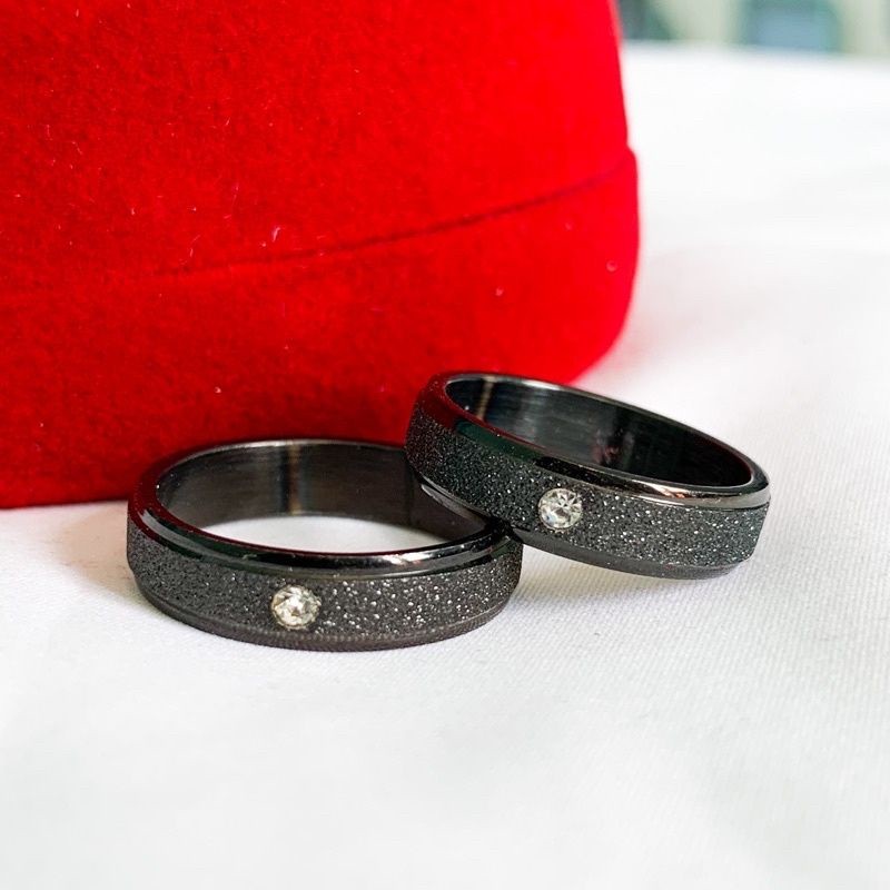4s Grosir Solo | Cincin Titanium Anti Karat & luntur Motif Pasir Hitam Permata Satu cocok Utk Pria D