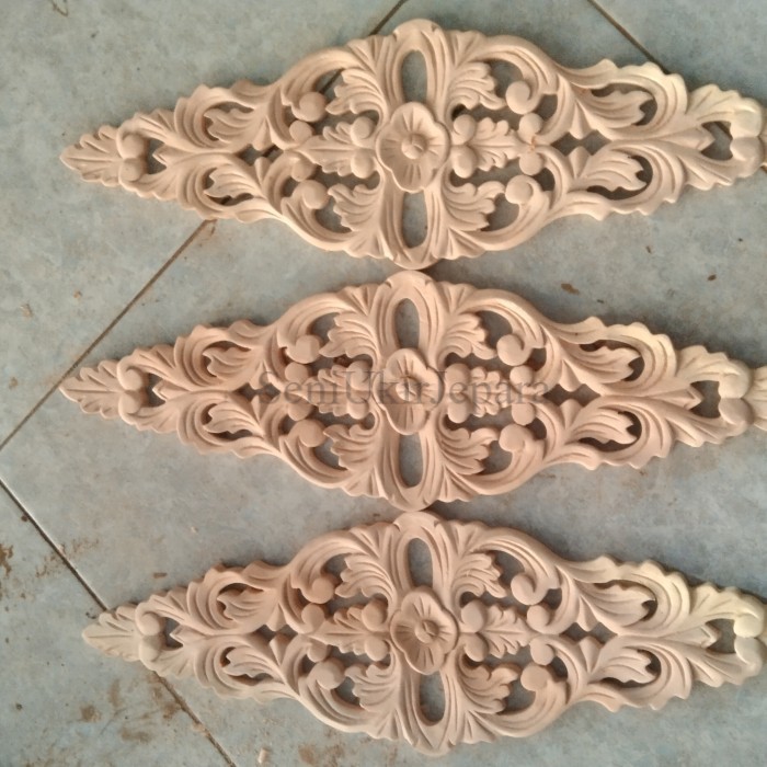 Ornamen ukir ukiran tiang soko ukiran tempel pintu ukiran serbaguna SU1233