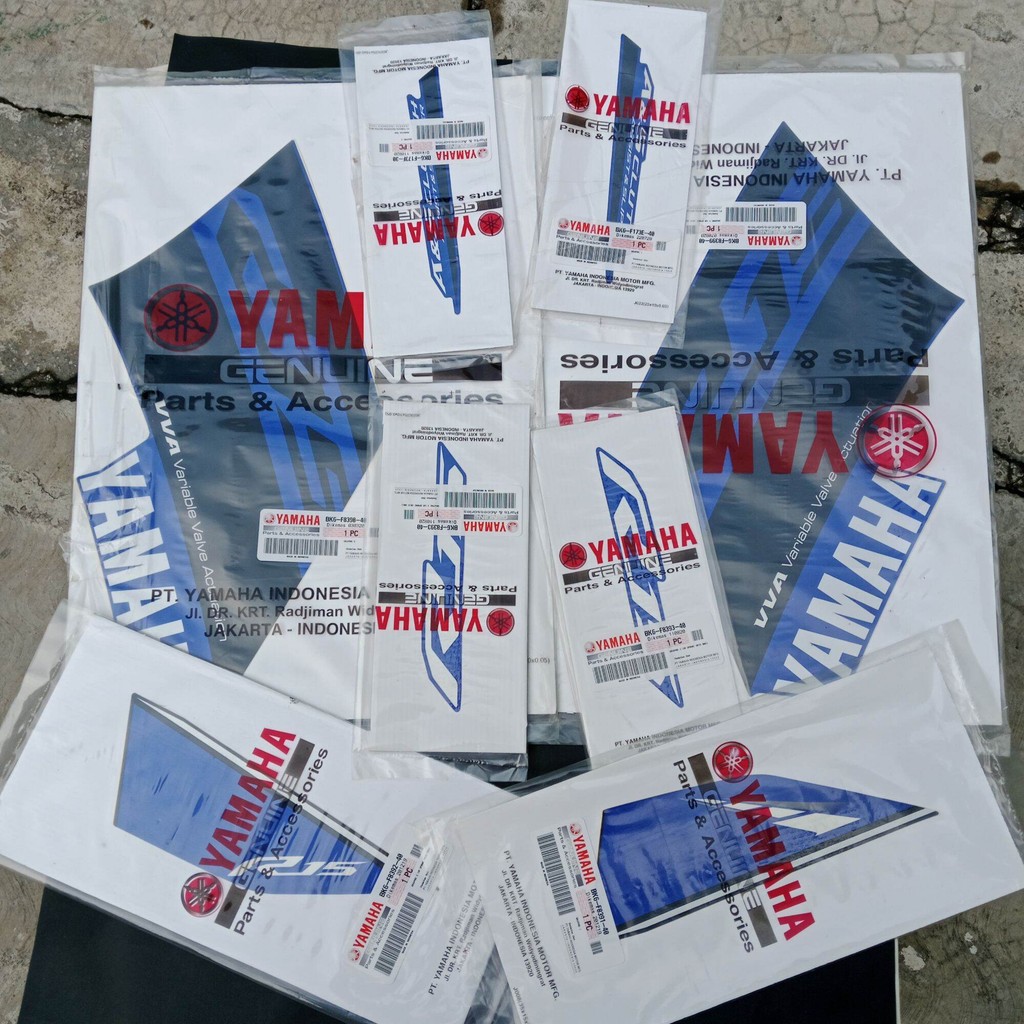striping stiker YAMAHA YZF R15 VVA V3 RACING BLUE BIRU HITAM 2018 8pcs 1set original YGP YZF155 R15