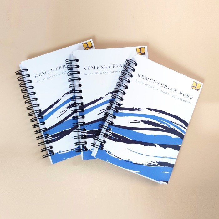 

Cetak Notes Custom Notebook A5 Block Note Polos Spiral 50-100 Halaman - A5 (148x210mm), BERGARIS 50 HAL