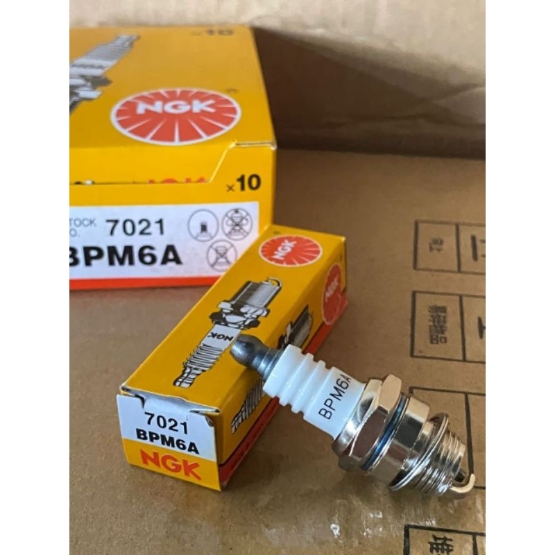 BUSI NGK/SPARK PLUG BPM6A NGK NEW ORIGINAL