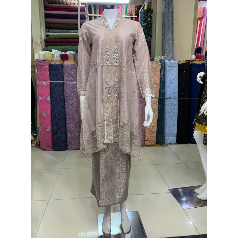 set Kebaya V kartini / / kebaya jumbo LD 120 dan 130 / kebaya tille / kebaya pesta / kebaya modern /